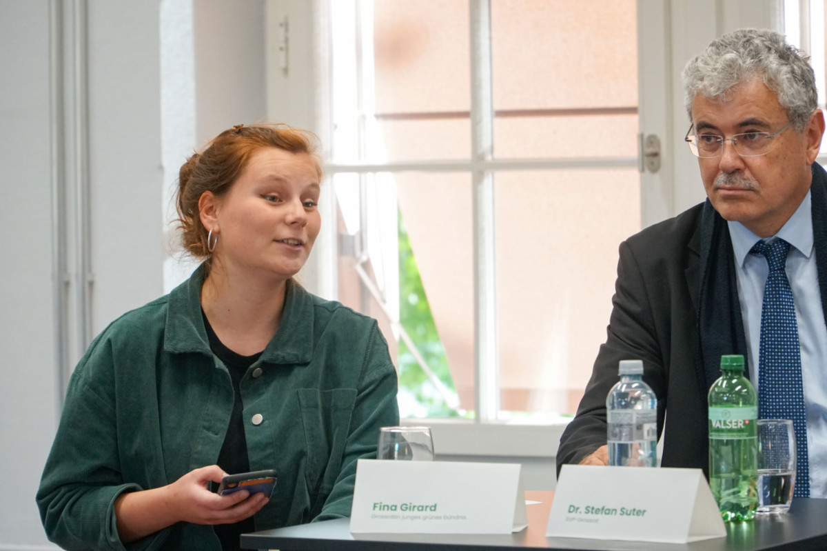 Fina Girard vom jungen grünen Bündnis neben Dr. Stefan Suter von der SVP